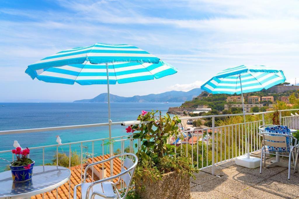 Appartamenti La Terrazza Sulle Ghiaie - Goelba Portoferraio Kültér fotó
