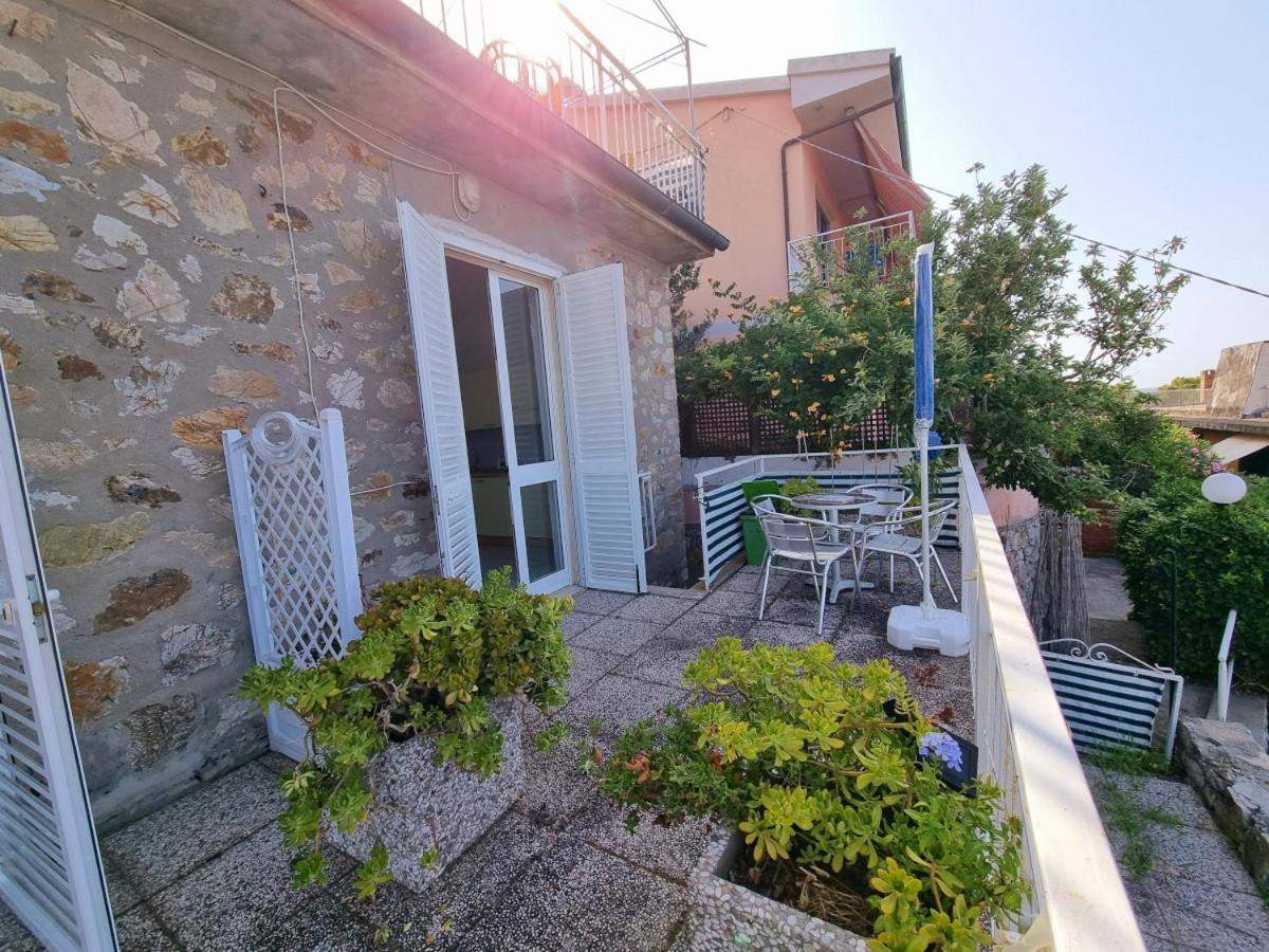 Appartamenti La Terrazza Sulle Ghiaie - Goelba Portoferraio Kültér fotó