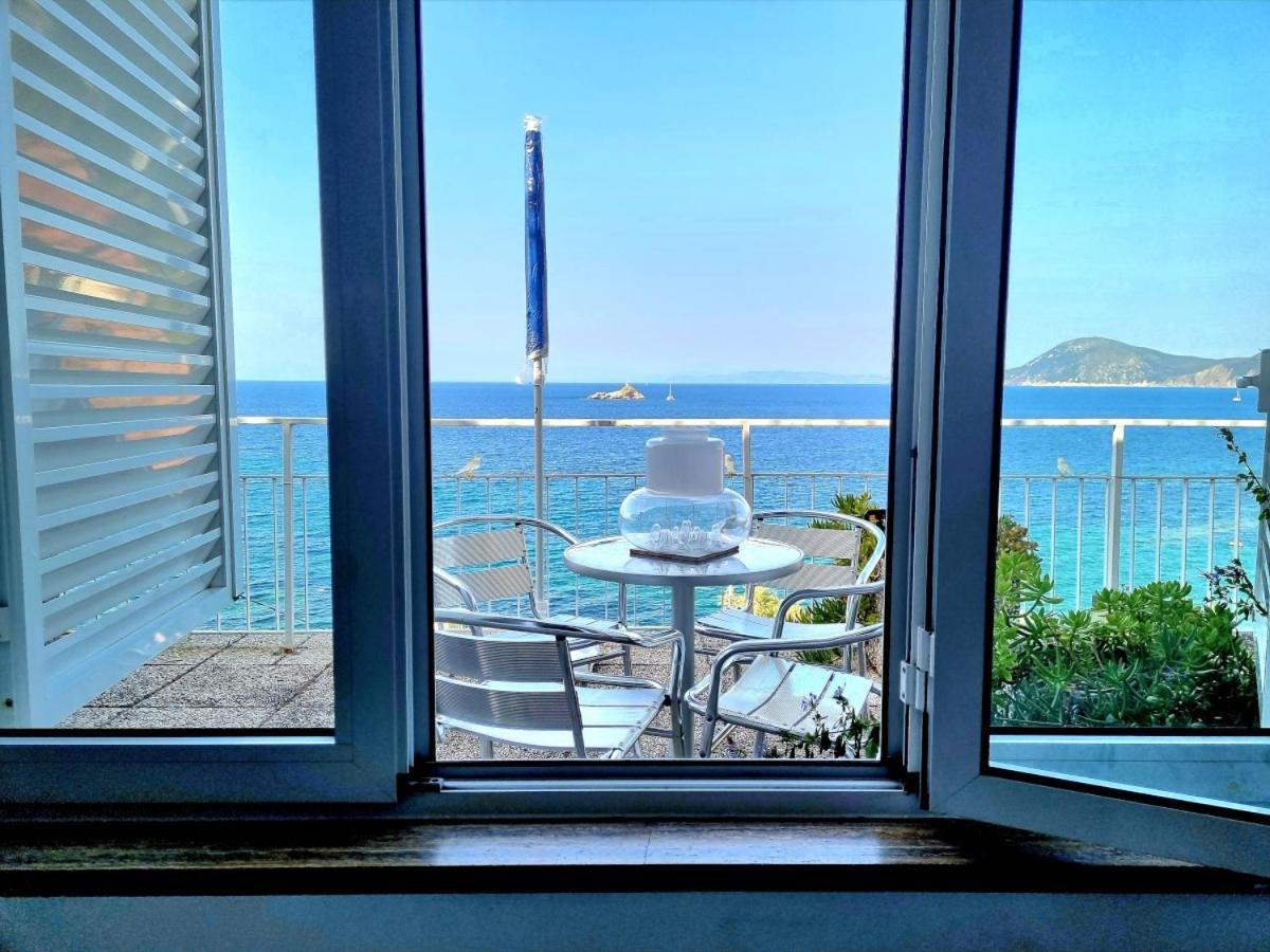 Appartamenti La Terrazza Sulle Ghiaie - Goelba Portoferraio Kültér fotó