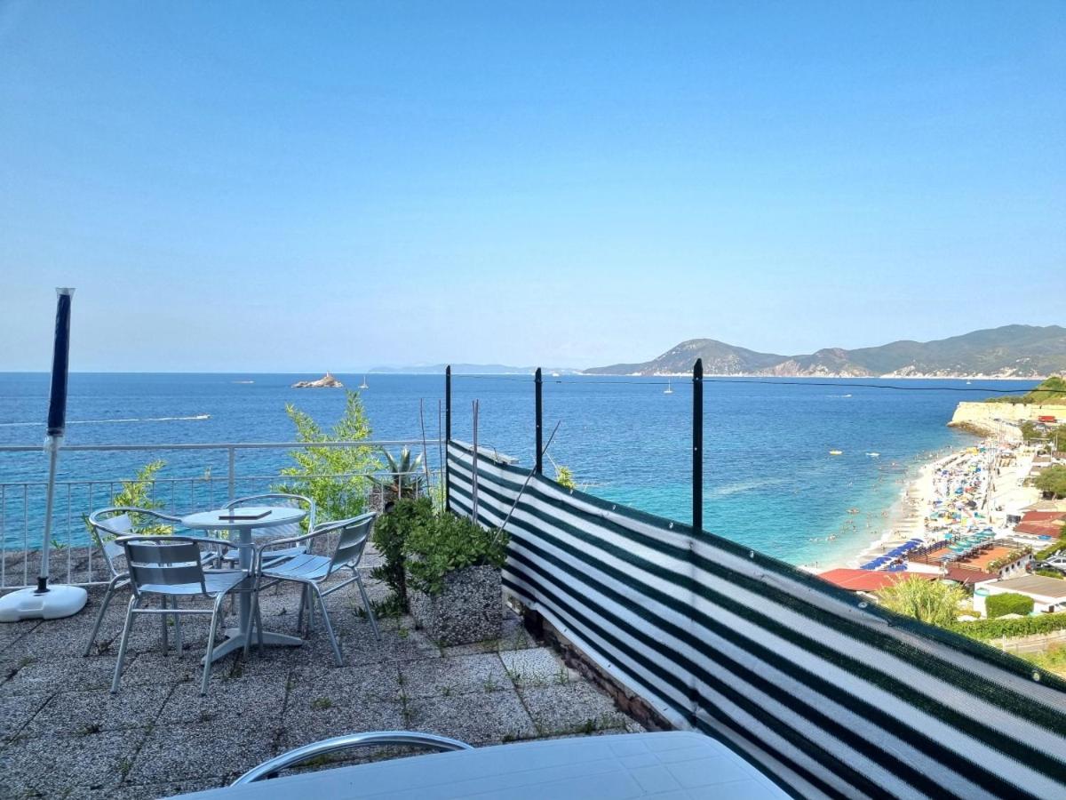 Appartamenti La Terrazza Sulle Ghiaie - Goelba Portoferraio Kültér fotó