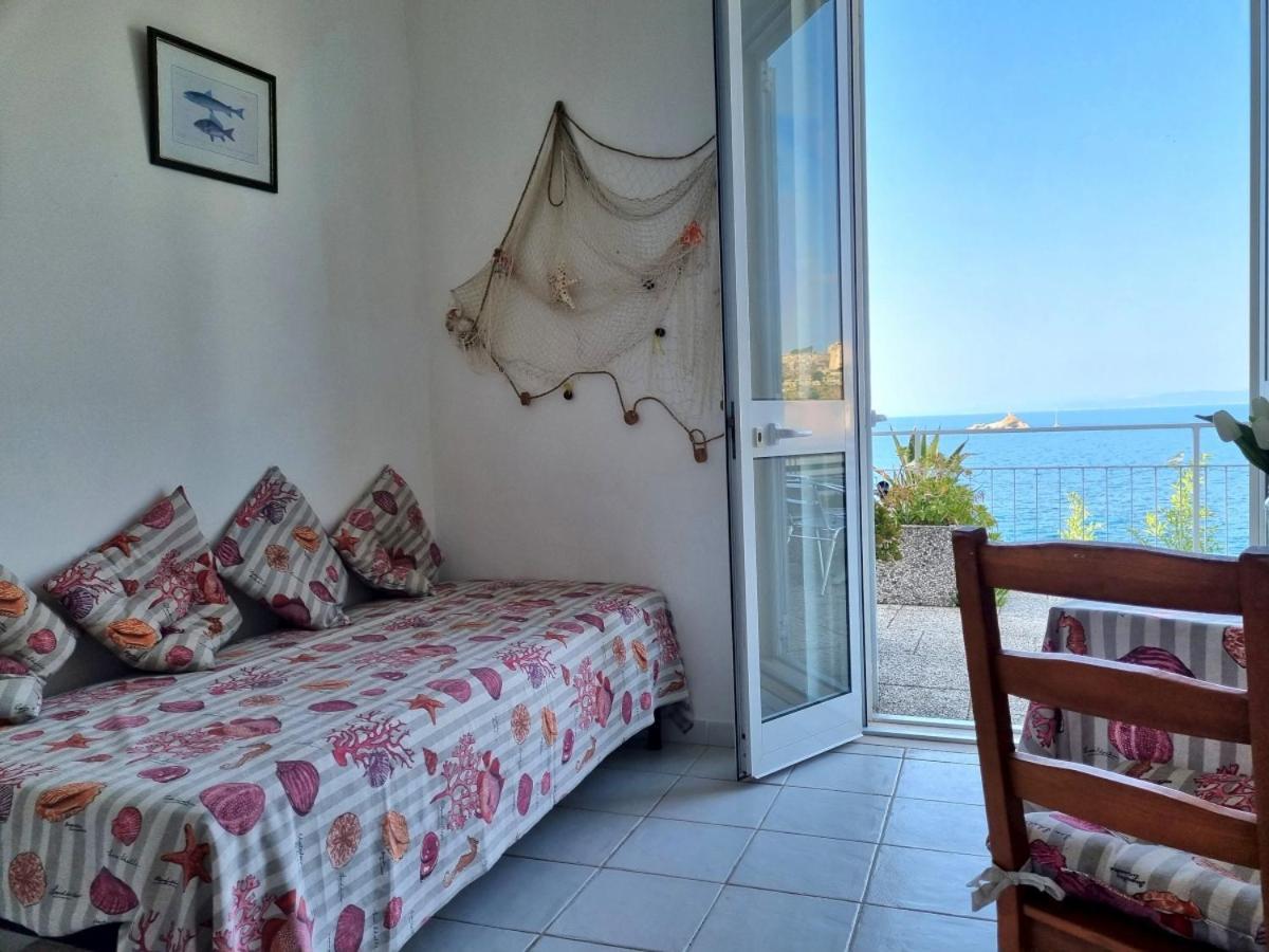 Appartamenti La Terrazza Sulle Ghiaie - Goelba Portoferraio Szoba fotó